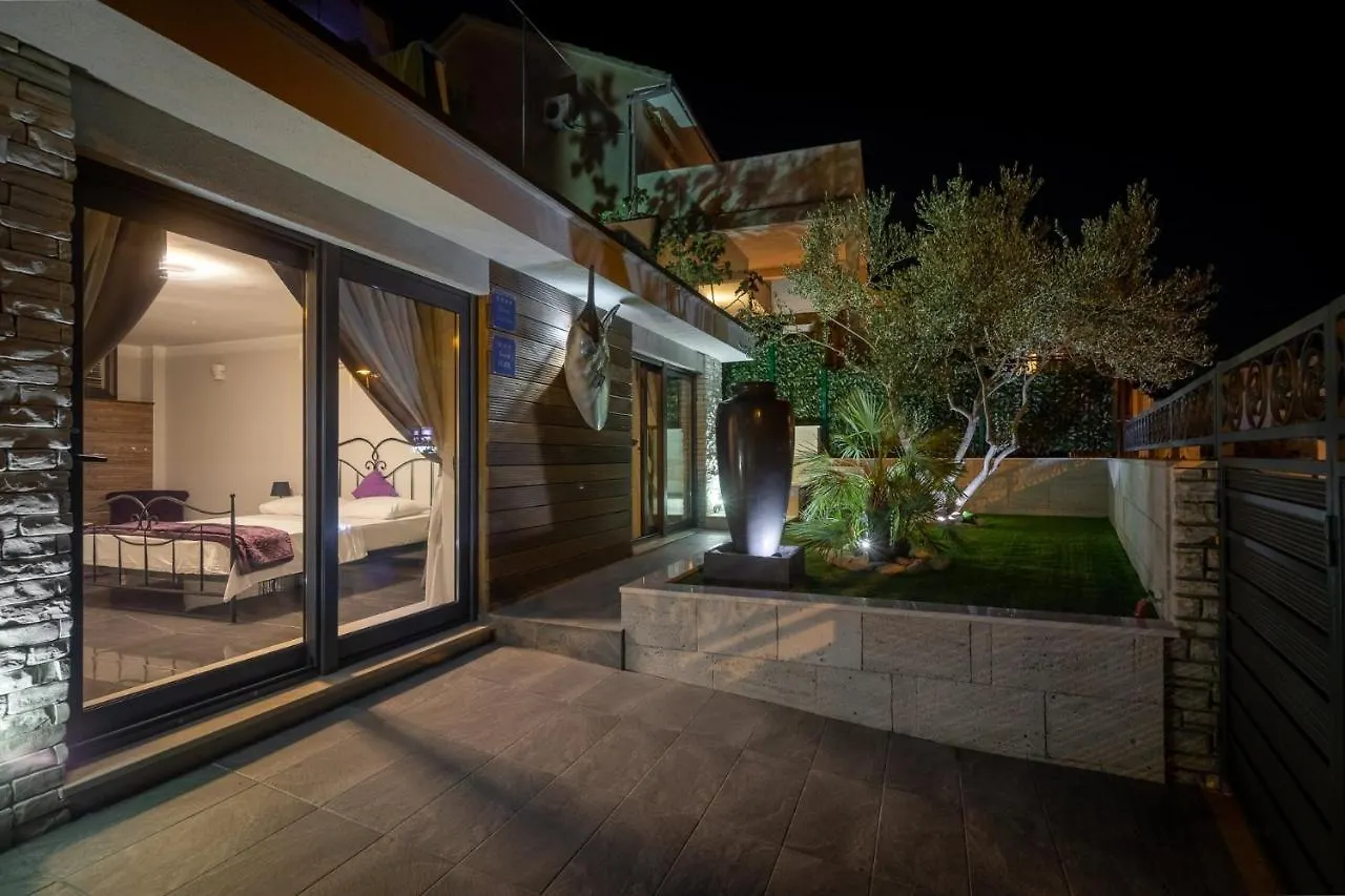 Villa Arbanessa With Heated Pool Trogir 0*,
