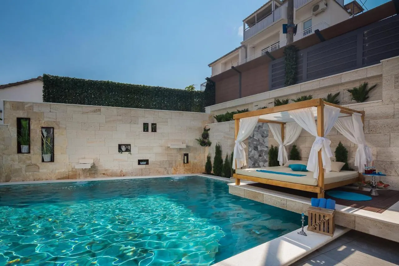 Villa Arbanessa With Heated Pool Trogir