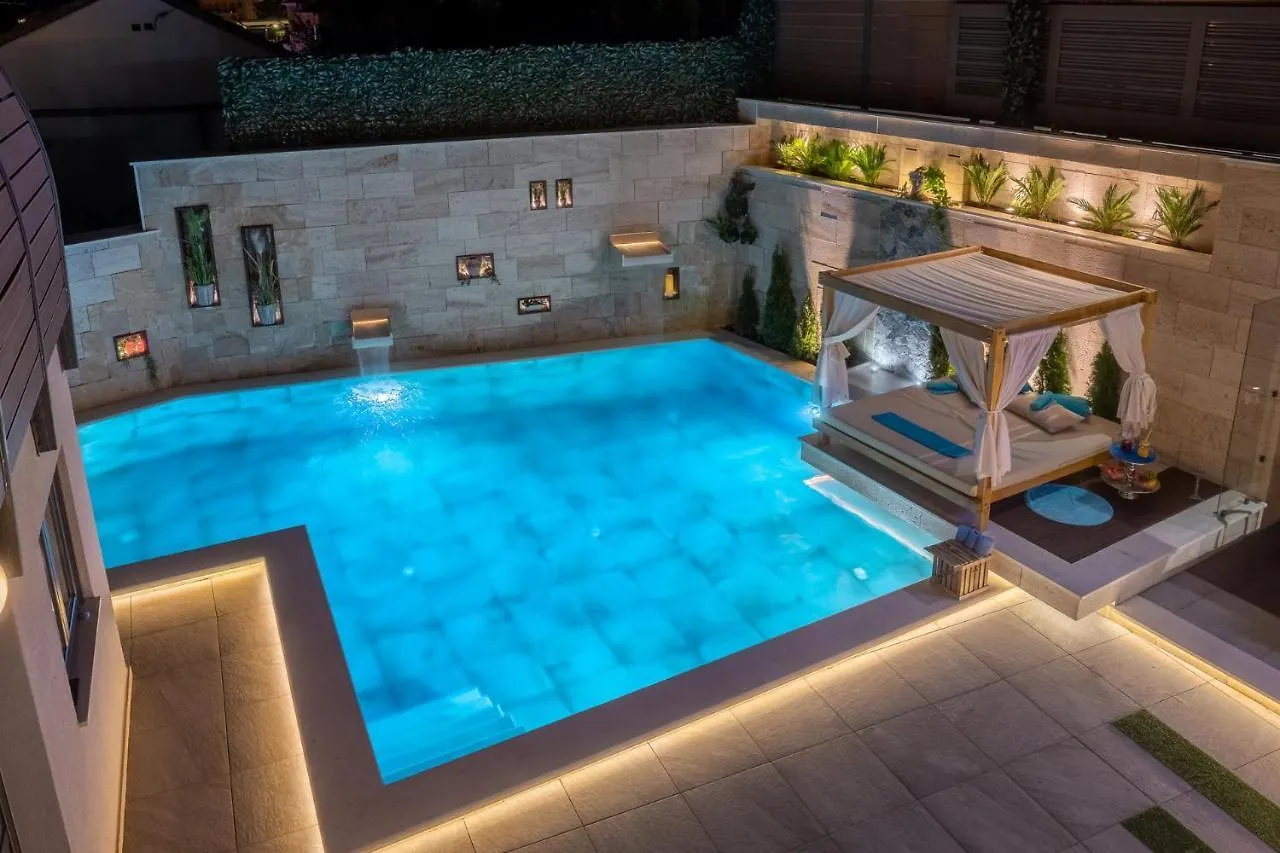 Villa Arbanessa With Heated Pool Trogir