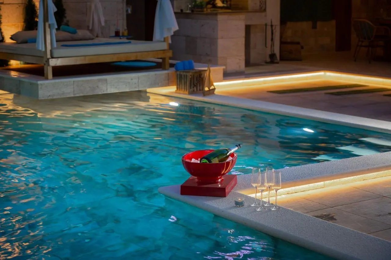 Villa Arbanessa With Heated Pool Trogir 0*,