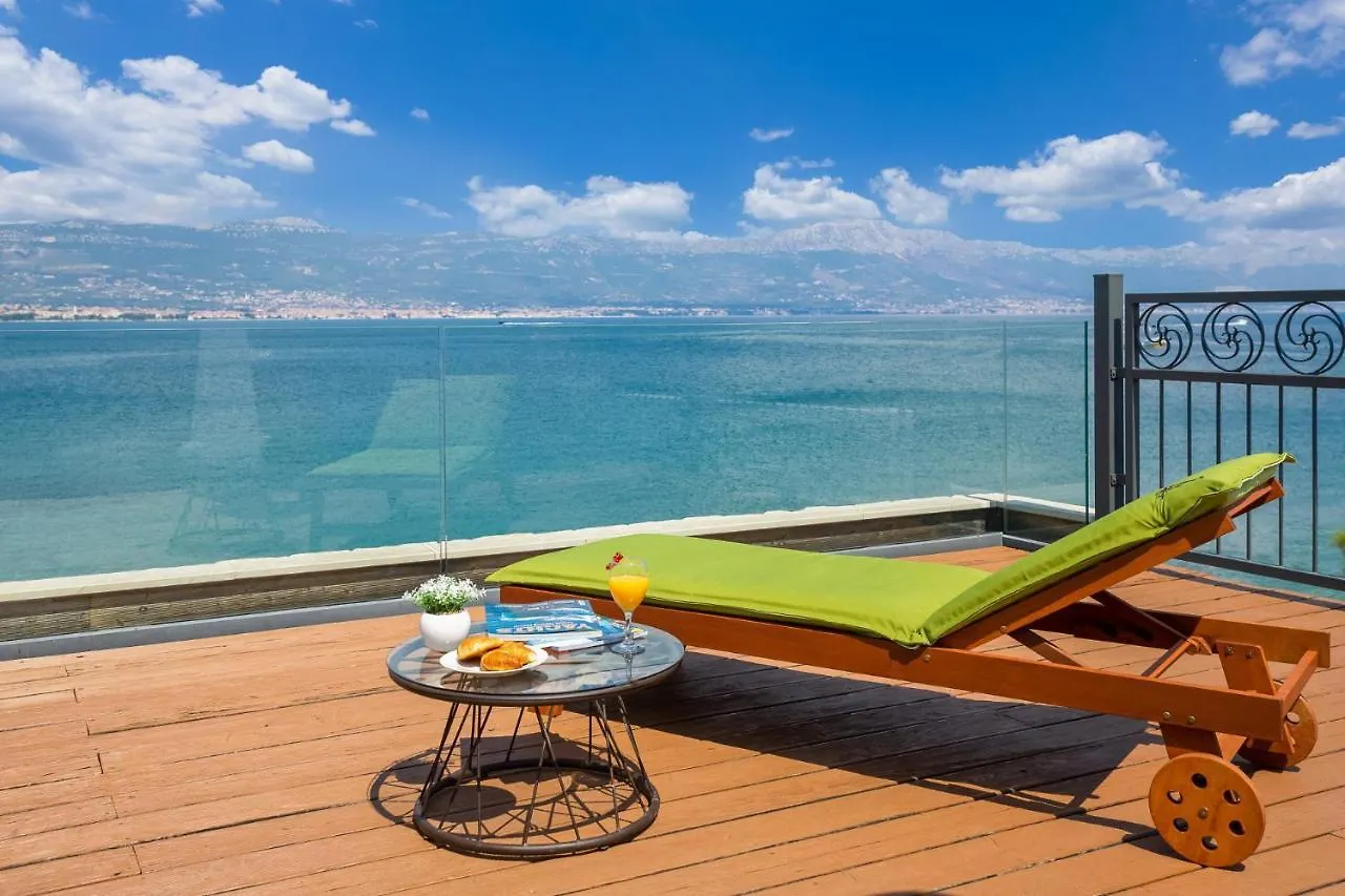 Villa Arbanessa With Heated Pool Trogir 0*,